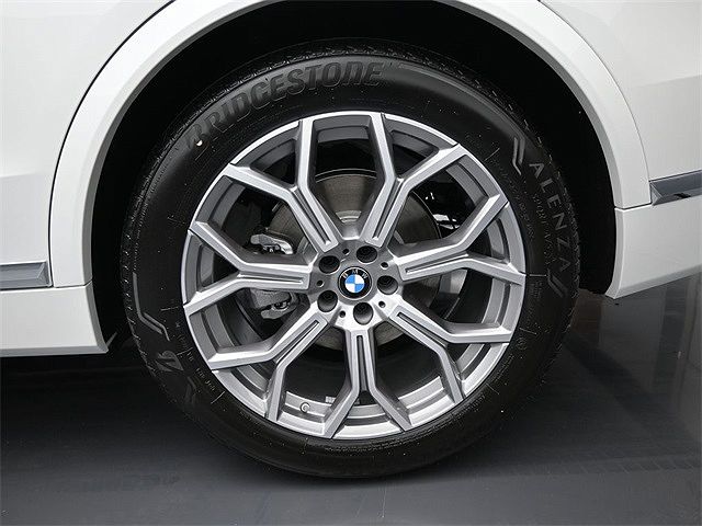 2024 BMW X7 xDrive40i image 1
