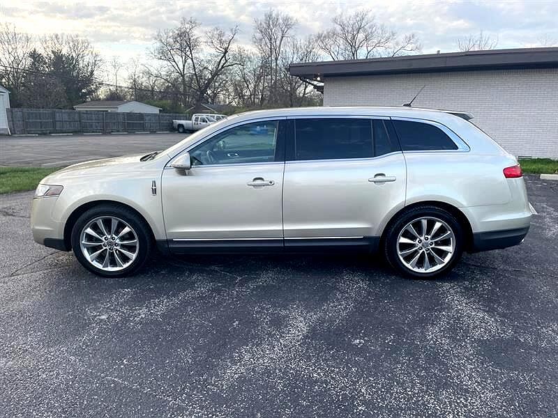 2011 Lincoln MKT null image 1
