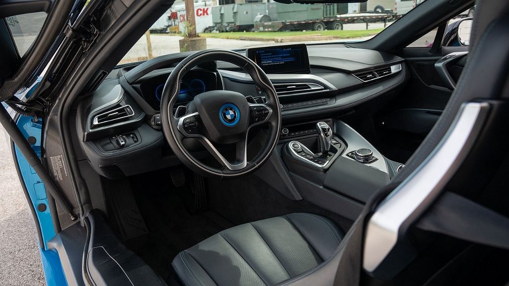 2015 BMW i8 null image 2