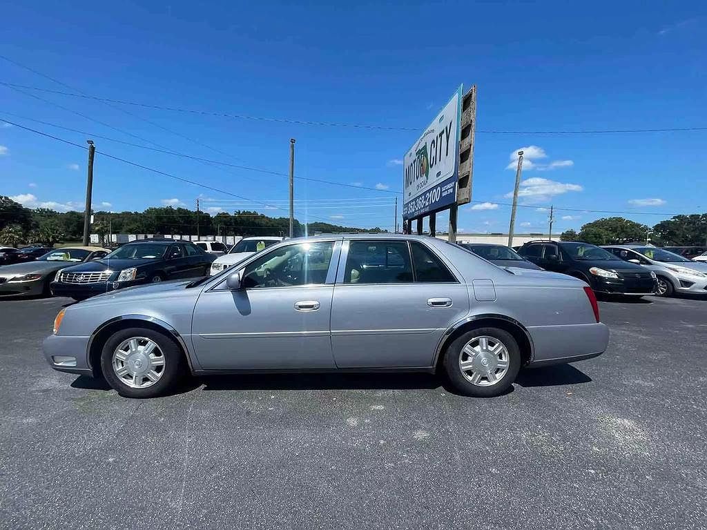 2005 Cadillac DeVille null image 2