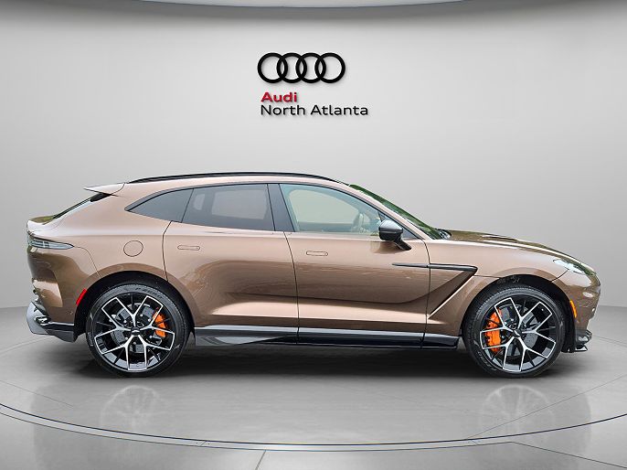 2025 Aston Martin DBX