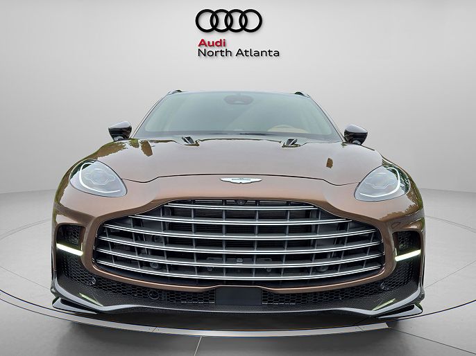 2025 Aston Martin DBX