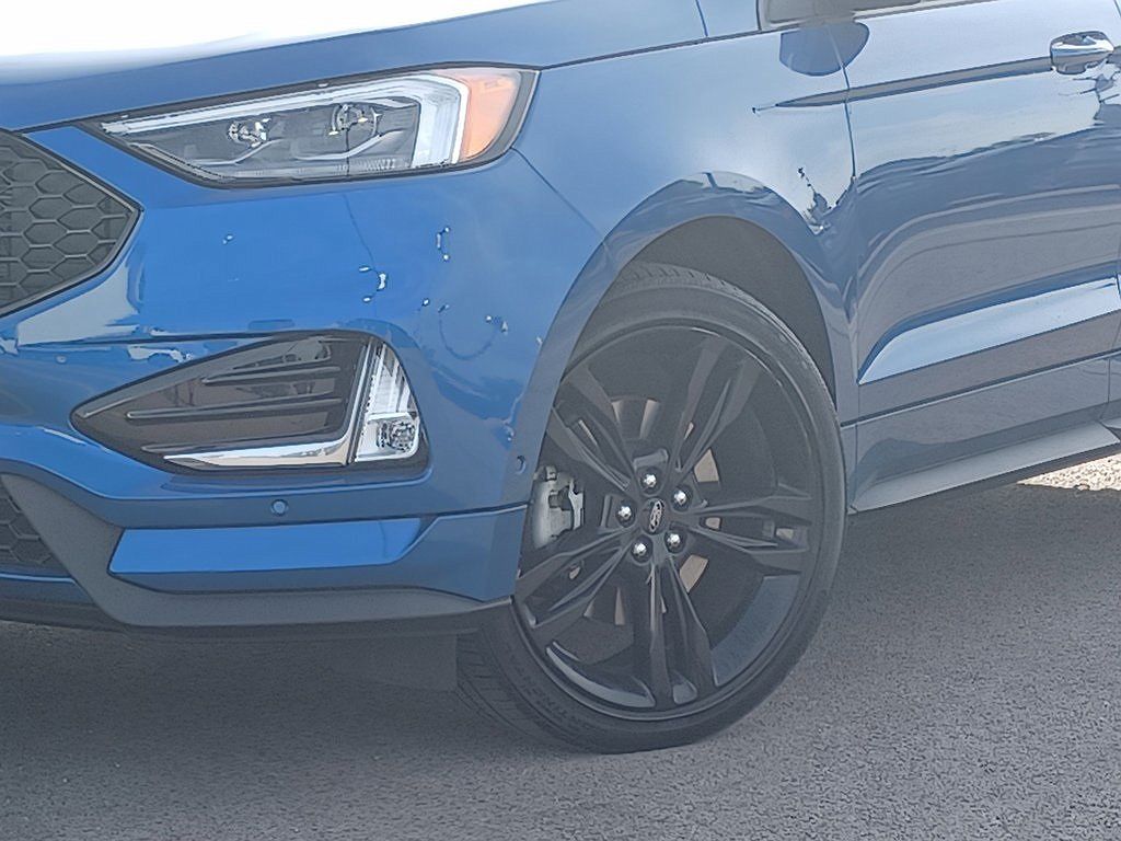 2020 Ford Edge ST image 2