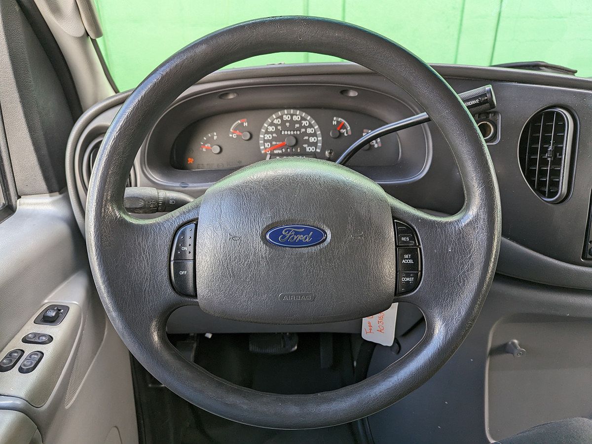 2003 Ford Econoline E-350 image 7
