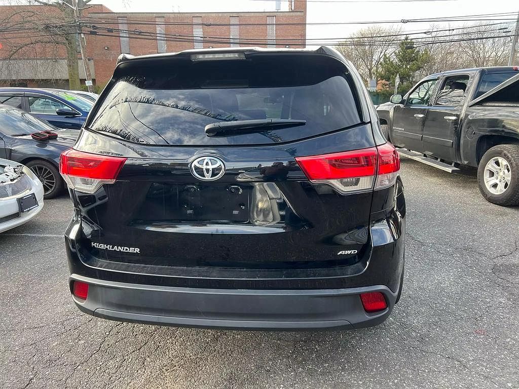 2019 Toyota Highlander LE image 4