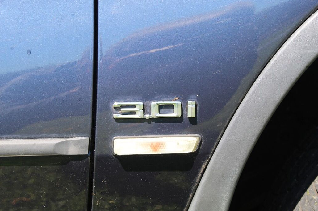 2005 BMW X5 3.0i image 5