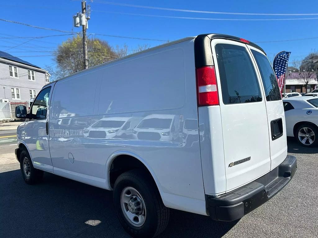 2021 Chevrolet Express 2500 image 4