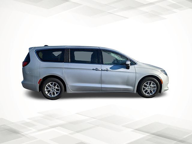 2022 Chrysler Voyager