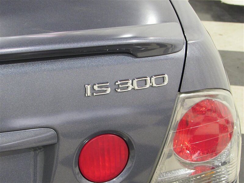 2004 Lexus IS 300 image 11