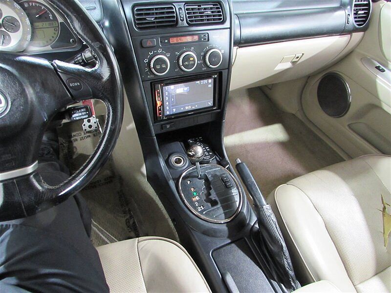 2004 Lexus IS 300 image 22