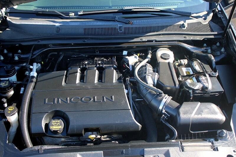 2011 Lincoln MKS null image 22