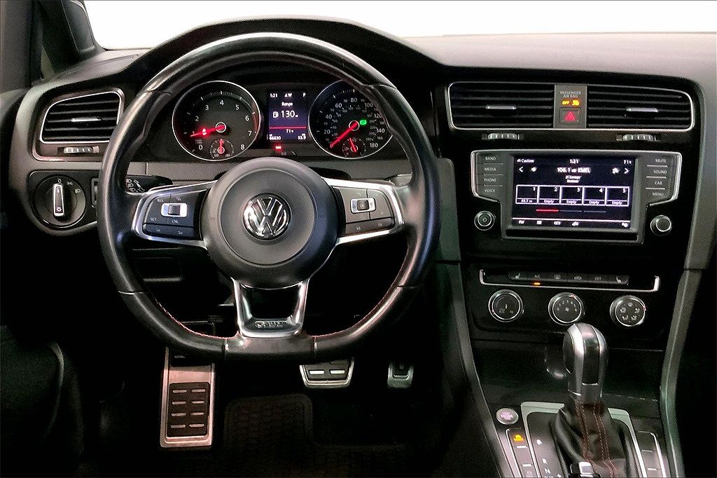 2017 Volkswagen Golf Sport image 3