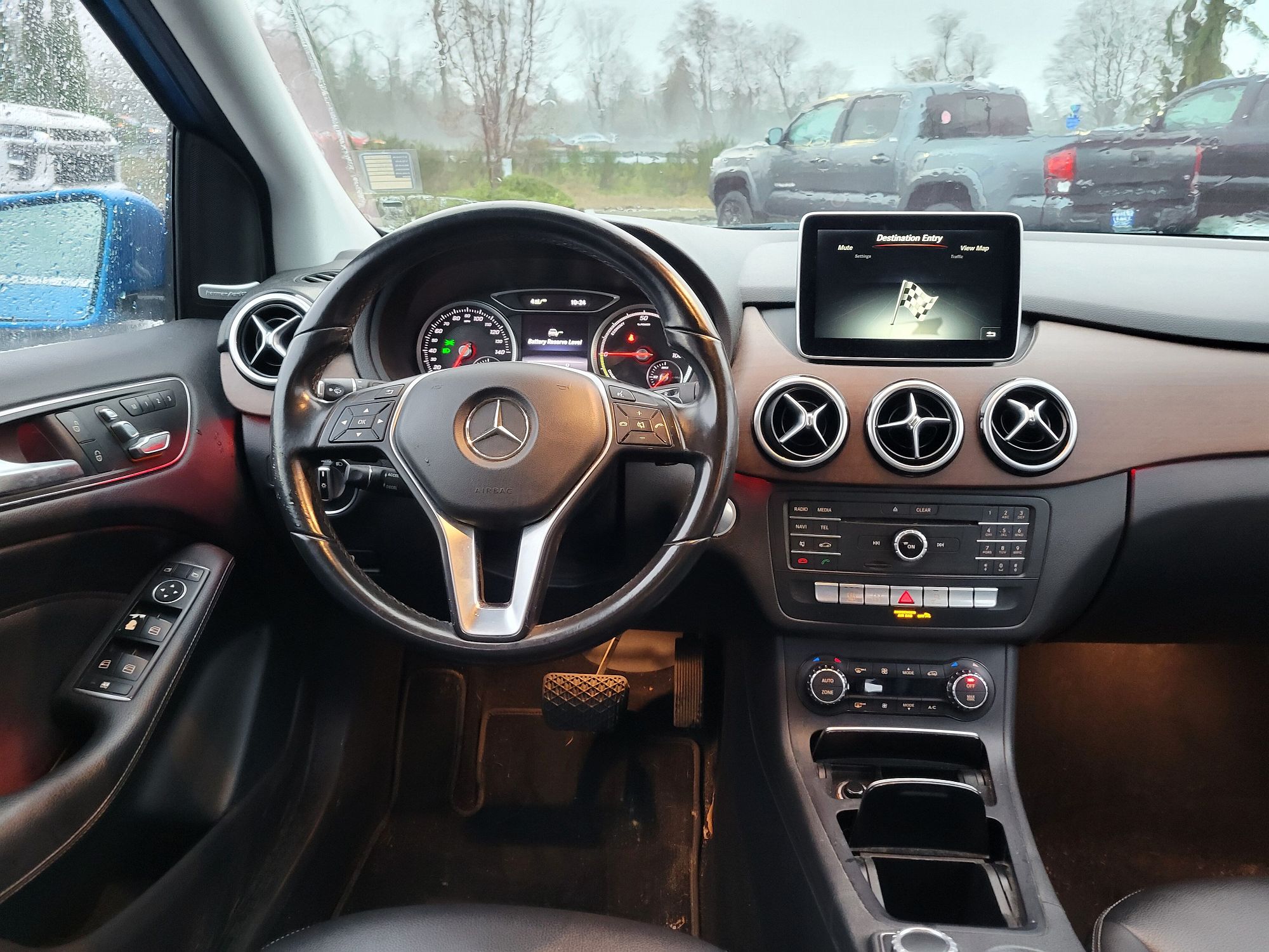 2015 Mercedes-Benz B-Class Electric Drive image 14