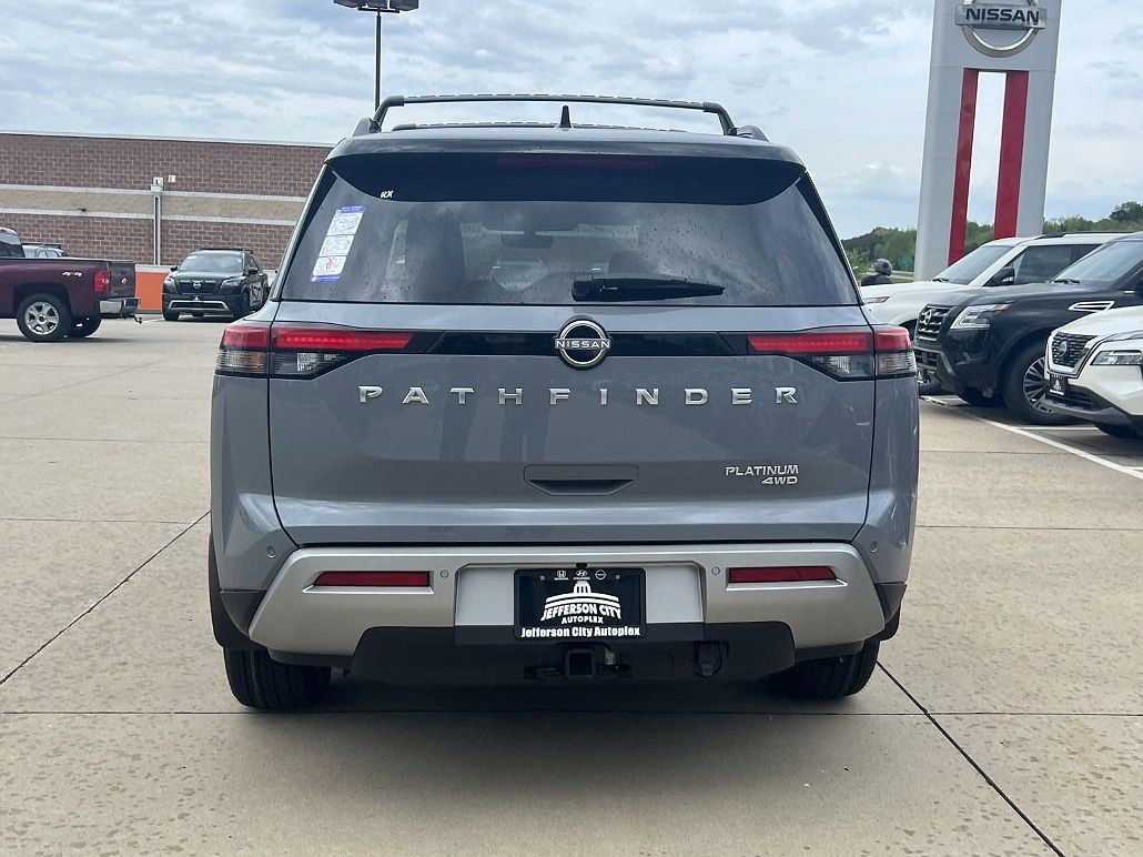 2024 Nissan Pathfinder Platinum image 5