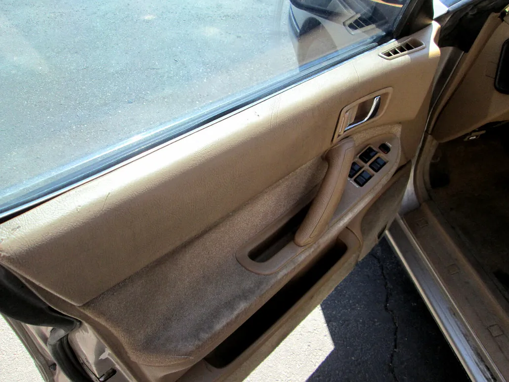 1990 Subaru Legacy L image 2