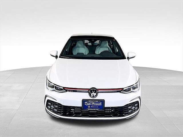 2022 Volkswagen Golf SE image 2