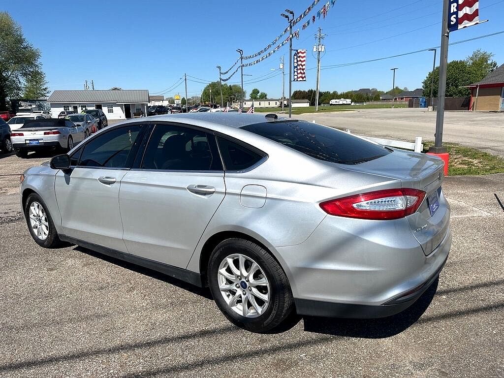 2016 Ford Fusion S image 4
