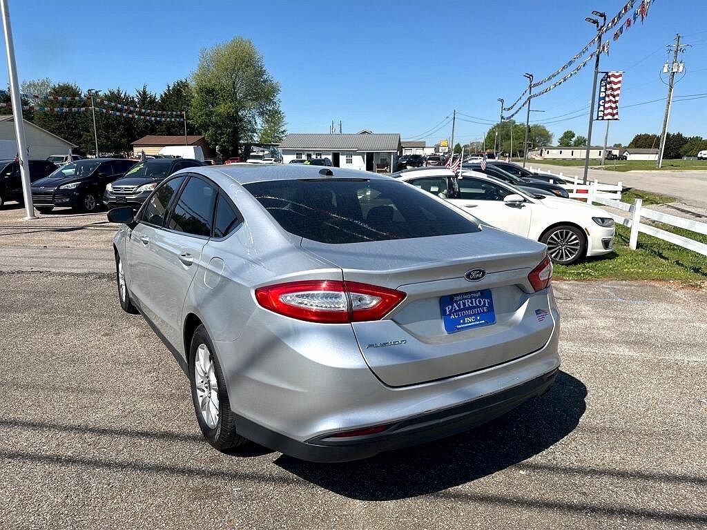 2016 Ford Fusion S image 5