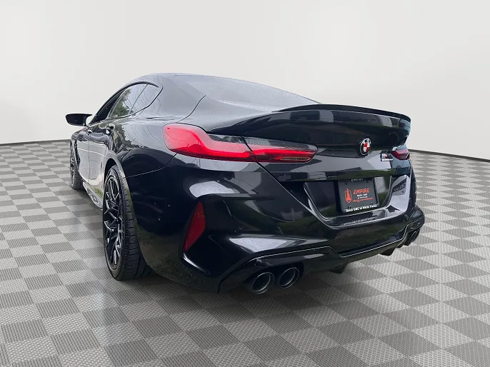 2022 BMW M8