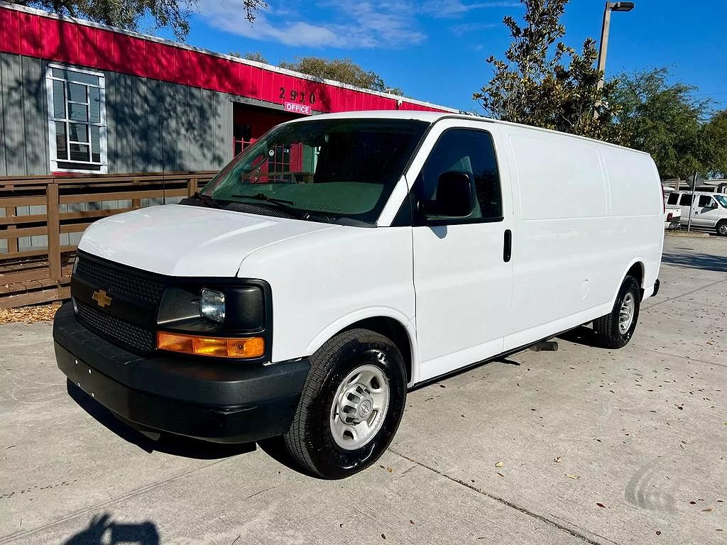 2016 Chevrolet Express 3500 image 0
