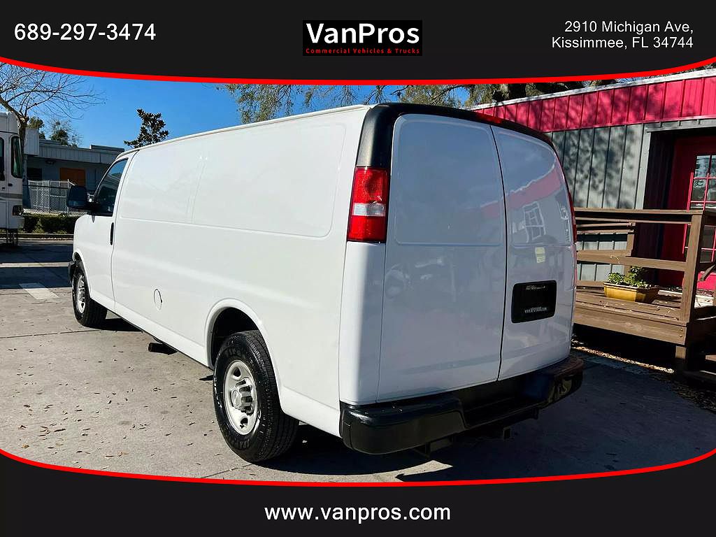 2016 Chevrolet Express 3500 image 3