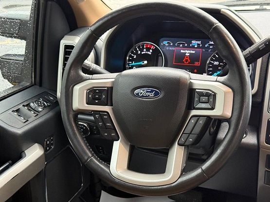 2022 Ford F-250 Lariat photo 2