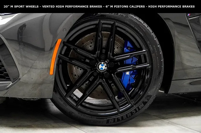 2022 BMW M8