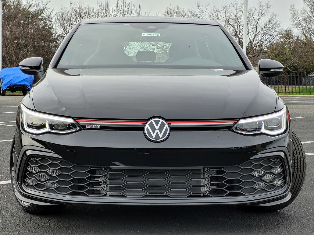 2024 Volkswagen Golf SE image 1