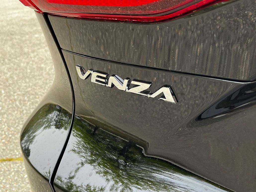 2024 Toyota Venza LE image 5