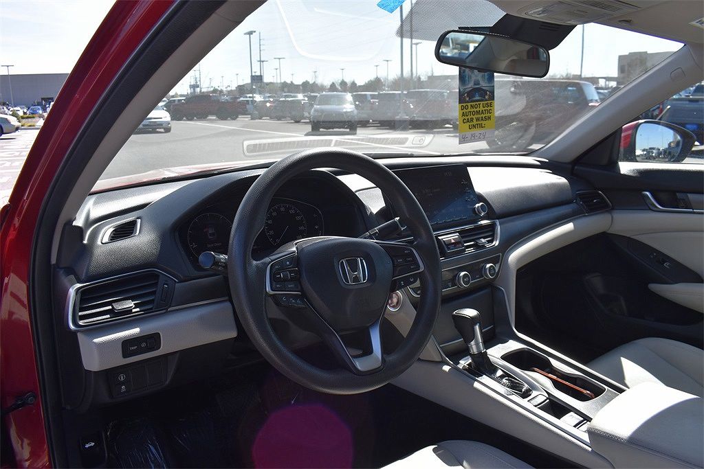 2018 Honda Accord LX image 9