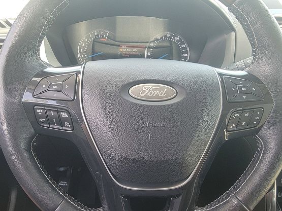 2019 Ford Explorer Platinum photo 11