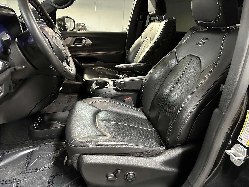 2020 Chrysler Pacifica Launch Edition image 3
