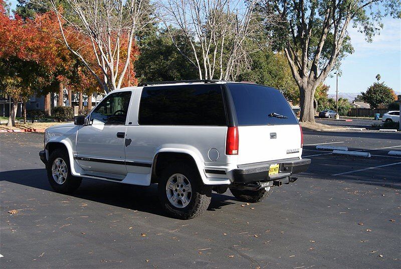 1997 Chevrolet Tahoe LS image 28