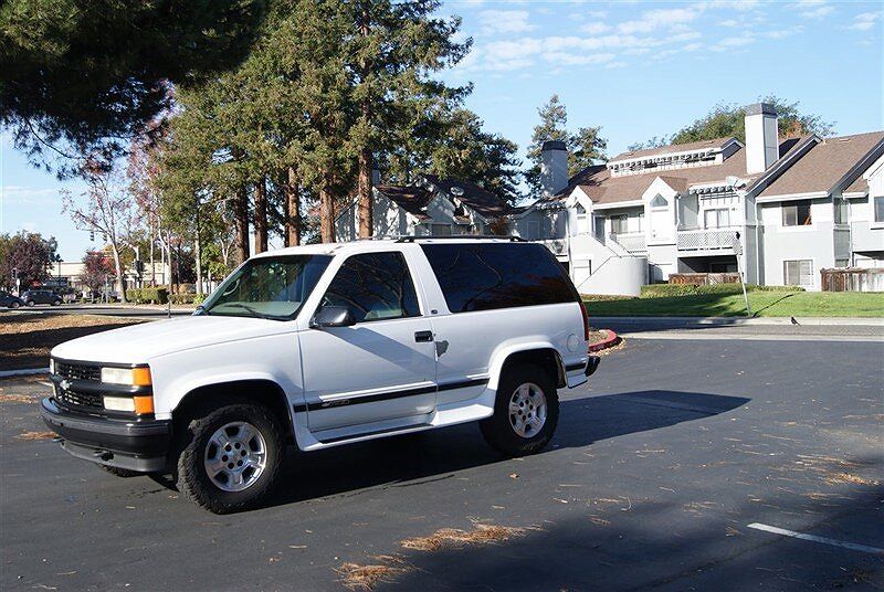 1997 Chevrolet Tahoe LS image 2