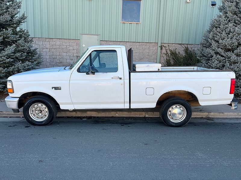 1995 Ford F-150 XL image 1