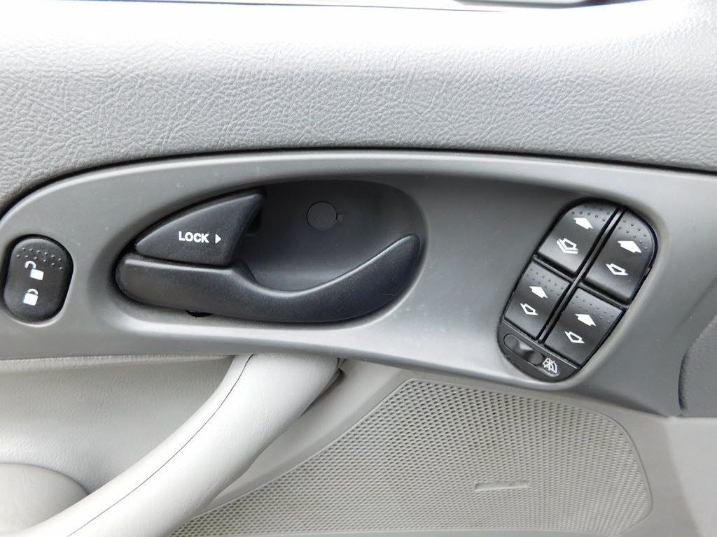 2005 Ford Focus SE image 8