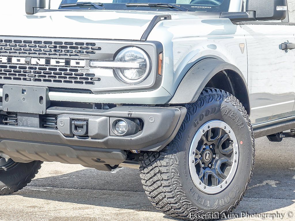 2023 Ford Bronco Badlands image 2