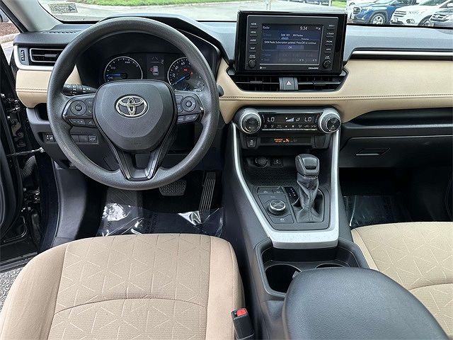 2021 Toyota RAV4 XLE image 1