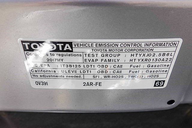 2017 Toyota RAV4 Platinum image 26