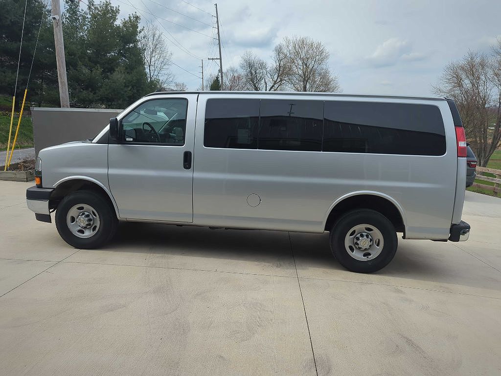 2023 Chevrolet Express 3500 image 2
