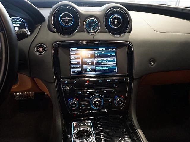 2015 Jaguar XJ XJR image 25