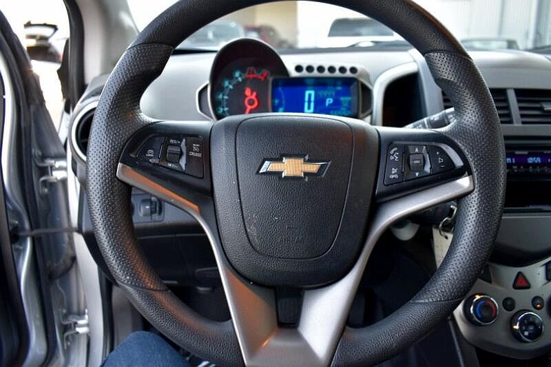 2016 Chevrolet Sonic LT image 13