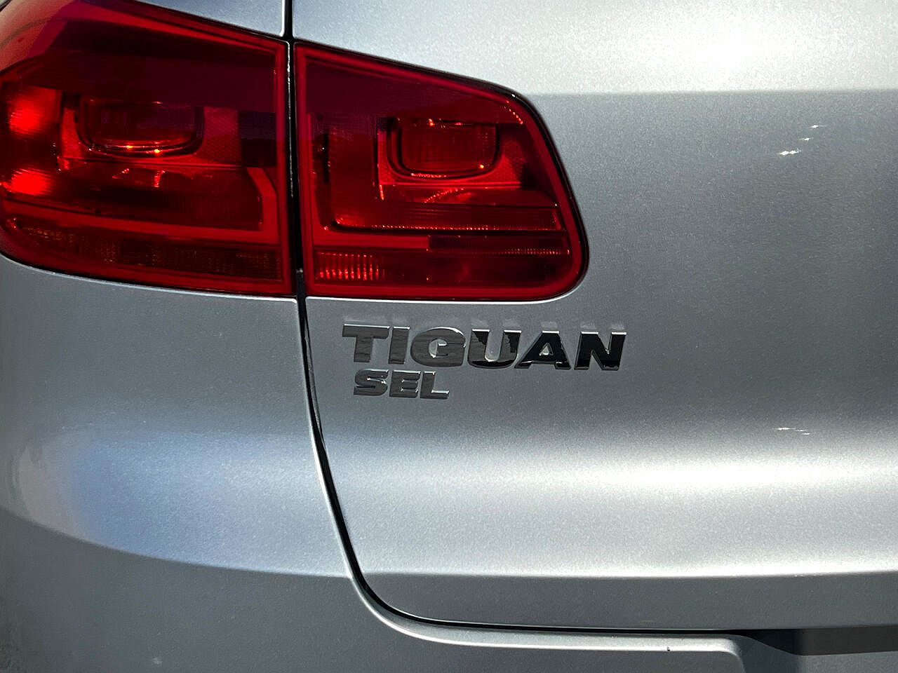 2017 Volkswagen Tiguan SEL image 17