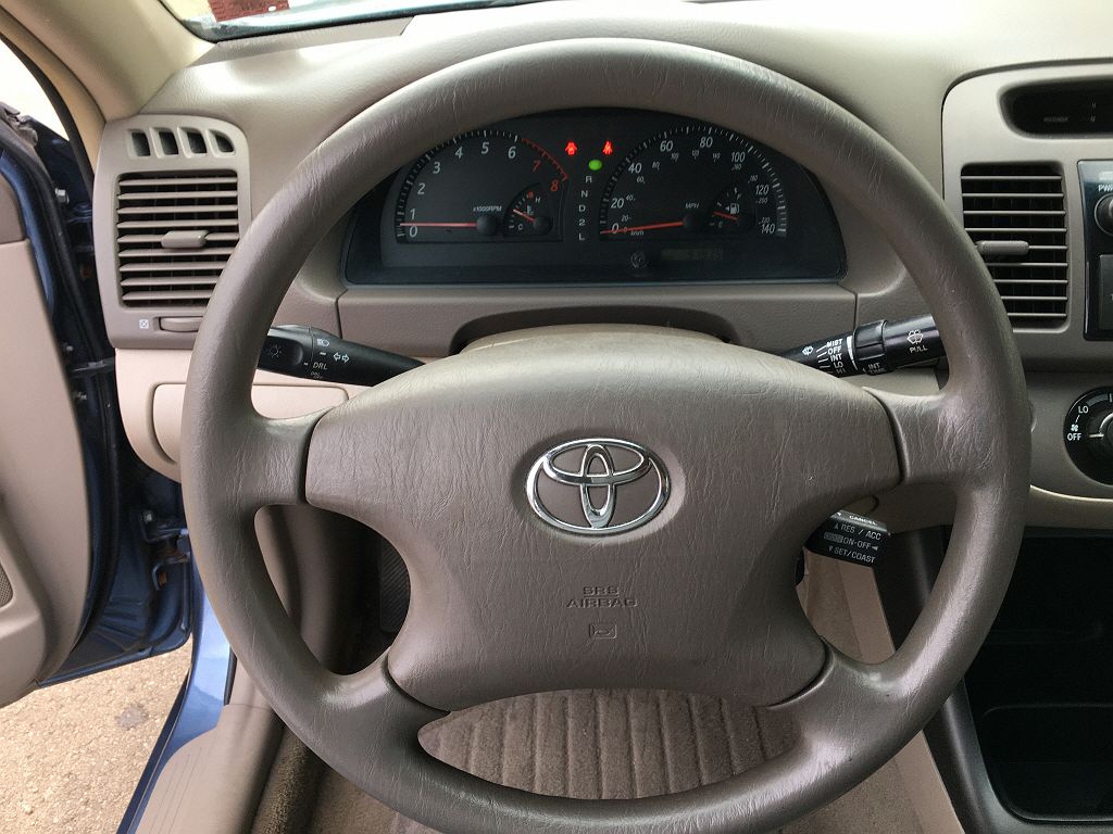 2003 Toyota Camry LE image 6