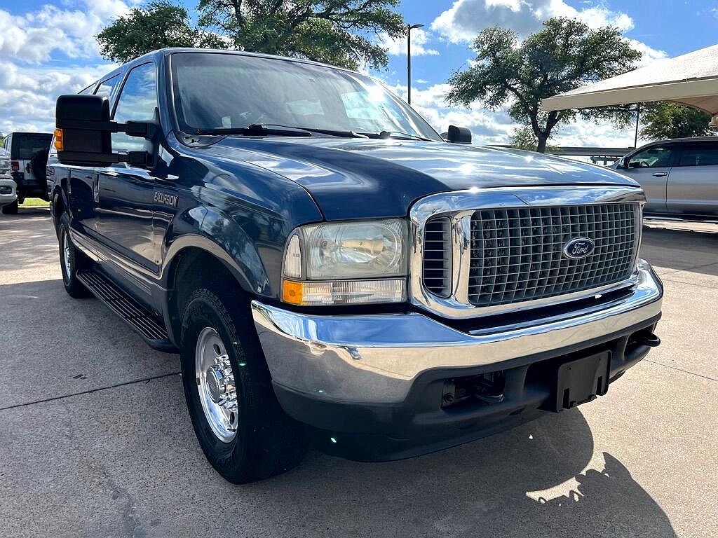 2003 Ford Excursion XLT image 0
