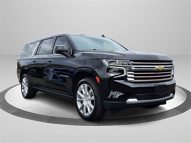 2023 Chevrolet Suburban High Country image 3