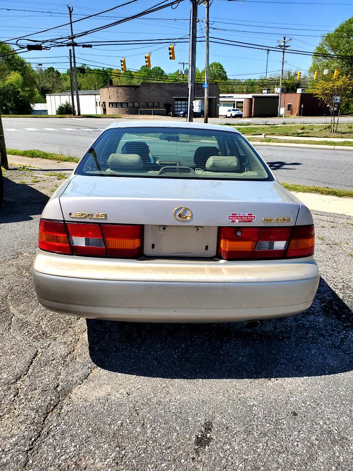 1998 Lexus ES 300 image 4