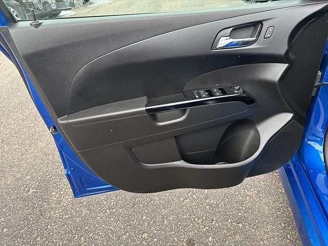 2019 Chevrolet Sonic LT image 12