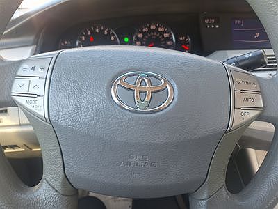 2010 Toyota Avalon XL image 17