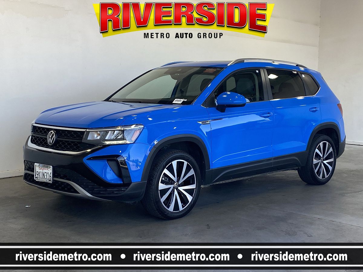 2024 Volkswagen Taos SE photo 2
